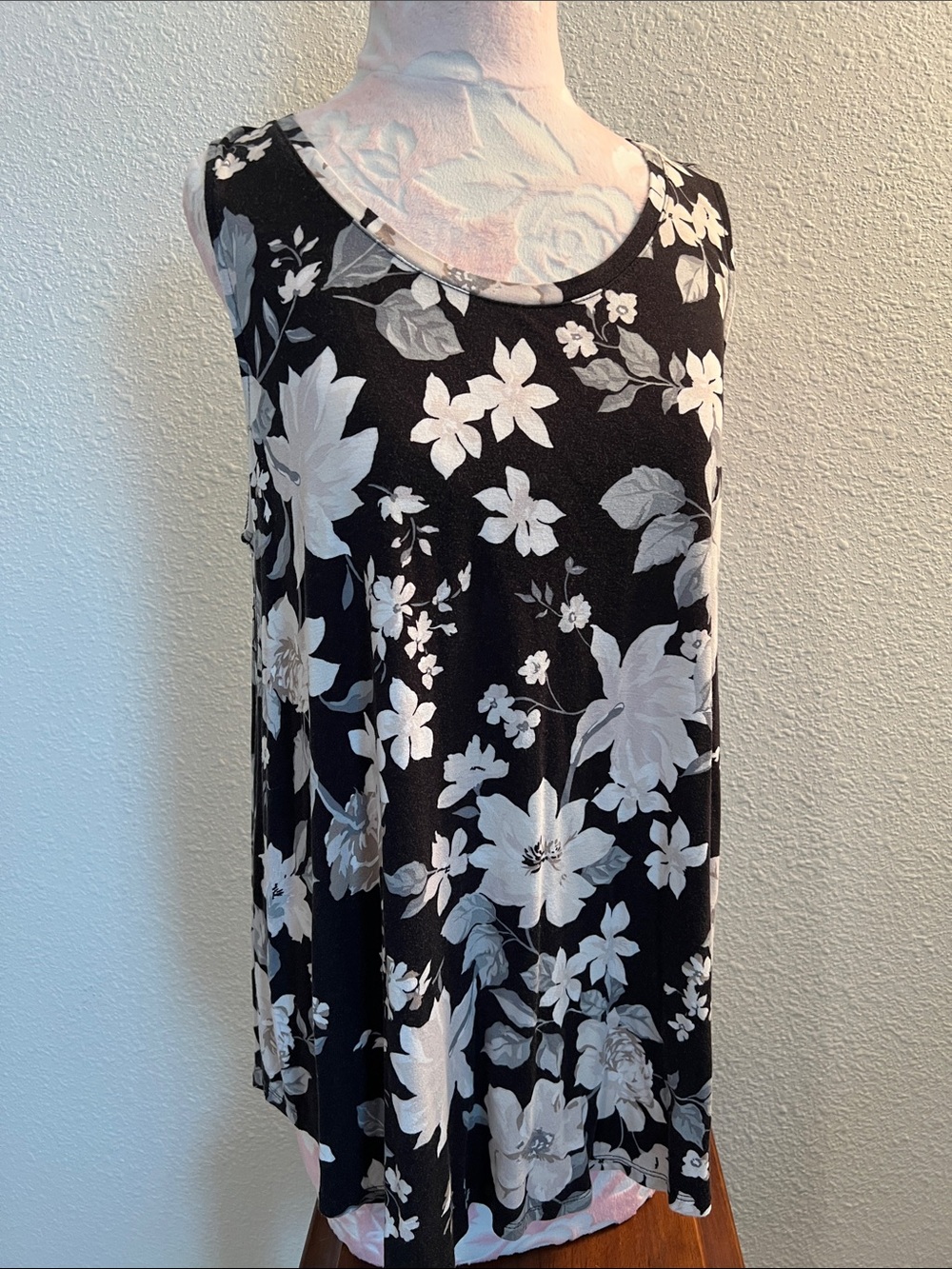 Old Navy Black and White Floral Tank Top